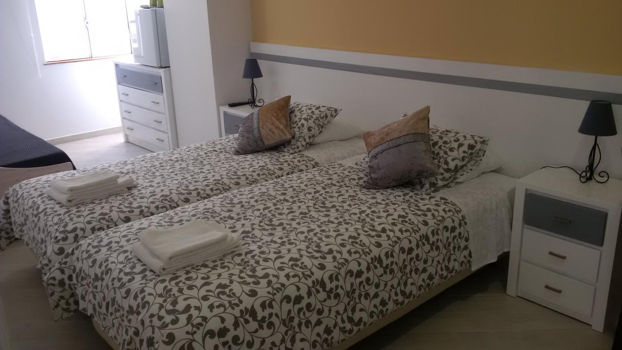 Oskar'S Tavira Guesthouse Rum bild