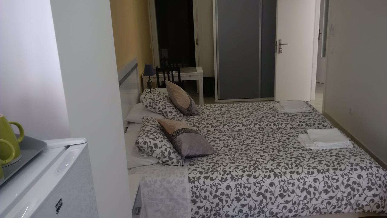 Oskar'S Tavira Guesthouse Rum bild